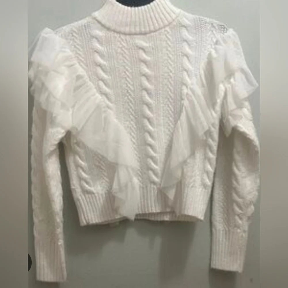 NWT- Gianni Bini Elegant White Cable Knit Sweater Also Fits As Womans XS